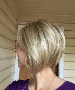 Alternative view of Deena in R10/24/80